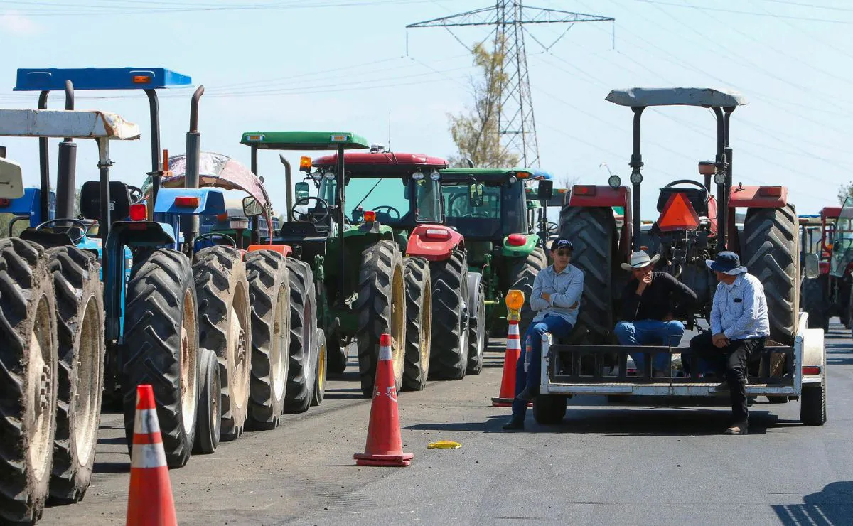 agricultores-en-bloqueo-carretero (1)